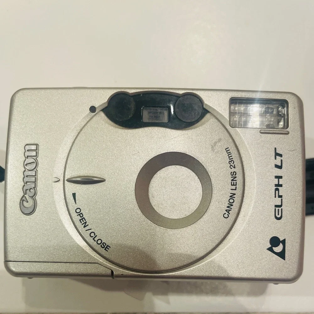 Canon ELPH LT 260 in Metallic Silver